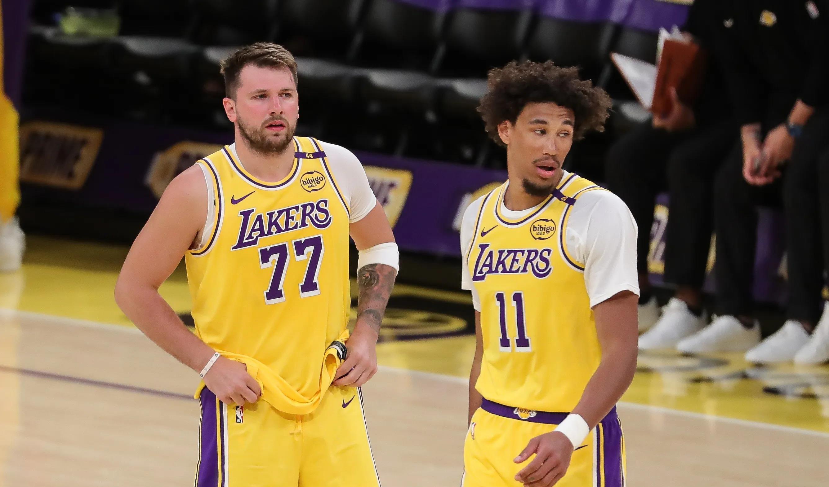 包含洛杉矶湖人发布备战花絮，窗口期遗憾出局，CBA常规赛任务艰巨，训练强度明显提升的词条