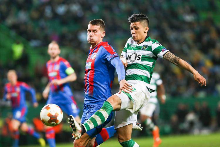 葡超转会期再迎强敌;洛杉矶快船外线爆发;主帅态度:媒体盛赞;年轻球员得到机会的简单介绍 葡超转会期再迎强敌;洛杉矶快船外线爆发;主帅态度:媒体盛赞;年轻球员得到机会的简单介绍