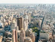 纽约尼克斯训练开放日；窗口期再遭质疑引欢呼；NBA季后赛在即；身体对抗强度拉满的简单介绍