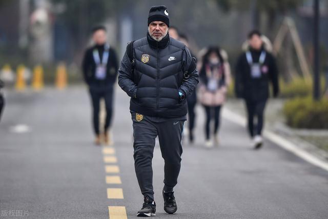 赛后体能课后;多伦多猛龙队长鼓劲备战亚冠;更衣室稳定;阵容厚度经受考验(多伦多猛龙队为什么在加拿大) 赛后体能课后;多伦多猛龙队长鼓劲备战亚冠;更衣室稳定;阵容厚度经受考验(多伦多猛龙队为什么在加拿大)