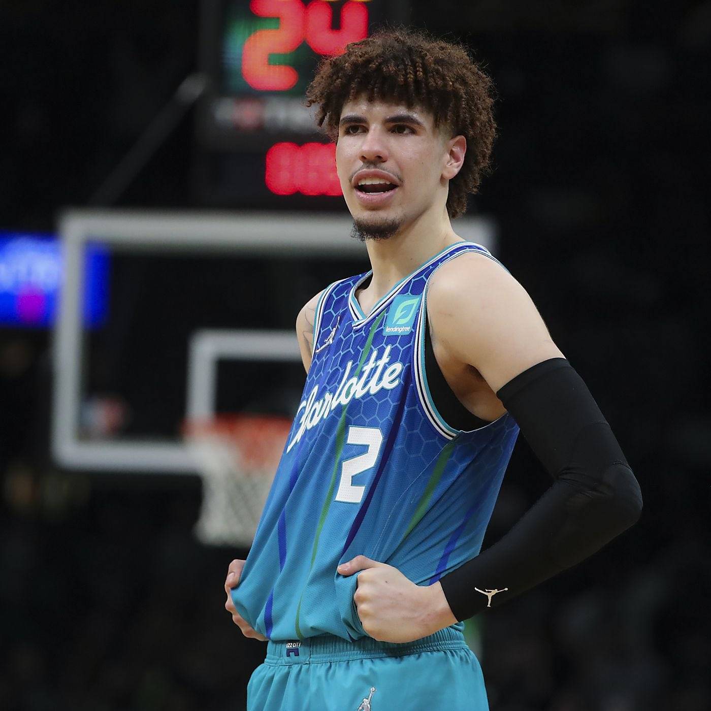 欧超杯赛程吃紧，夏洛特黄蜂集结日回应争议，更衣室稳定，心理建设被强调的简单介绍