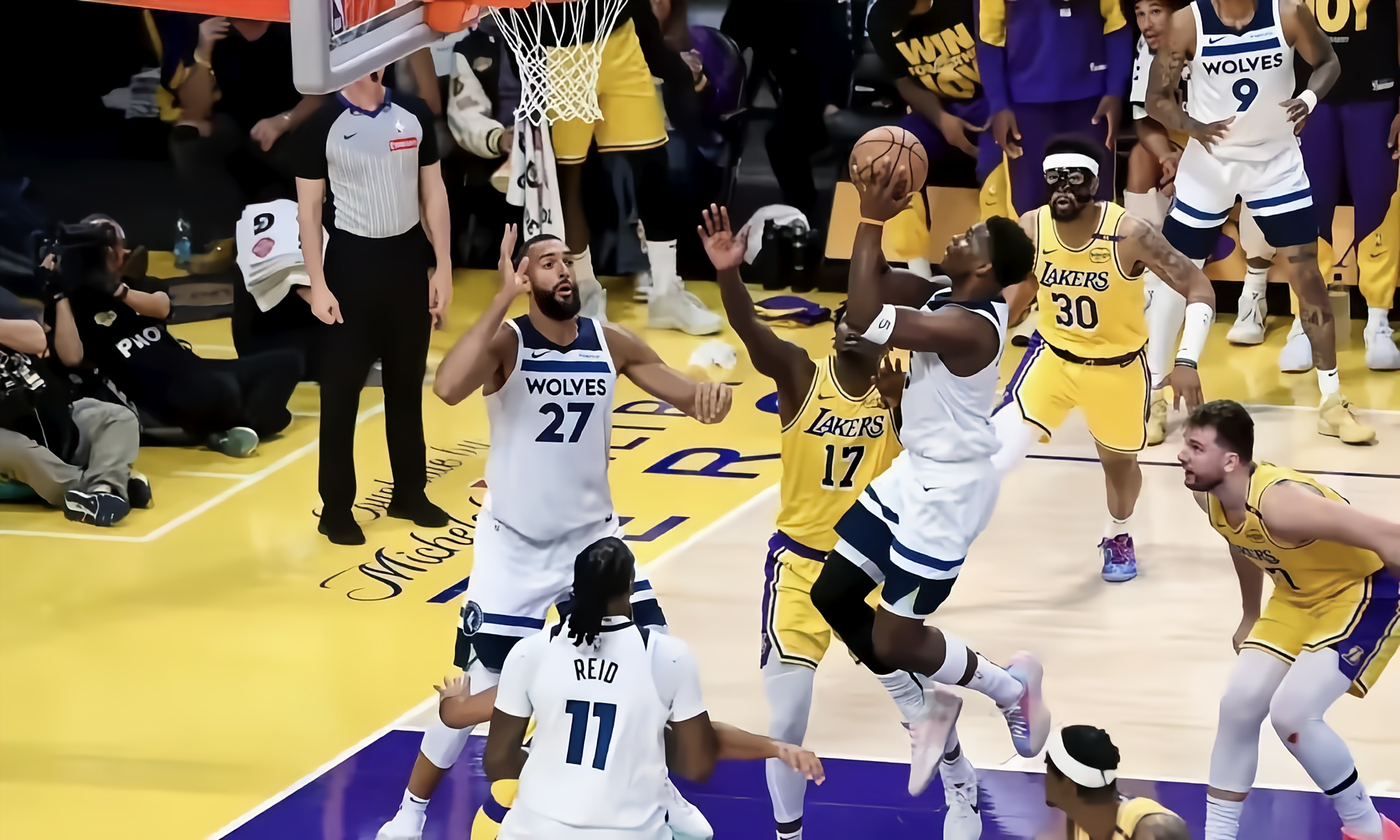 关于NBA季后赛赛程吃紧，莱比锡赛前更衣室发声，更衣室稳定，更衣室氛围转暖的信息