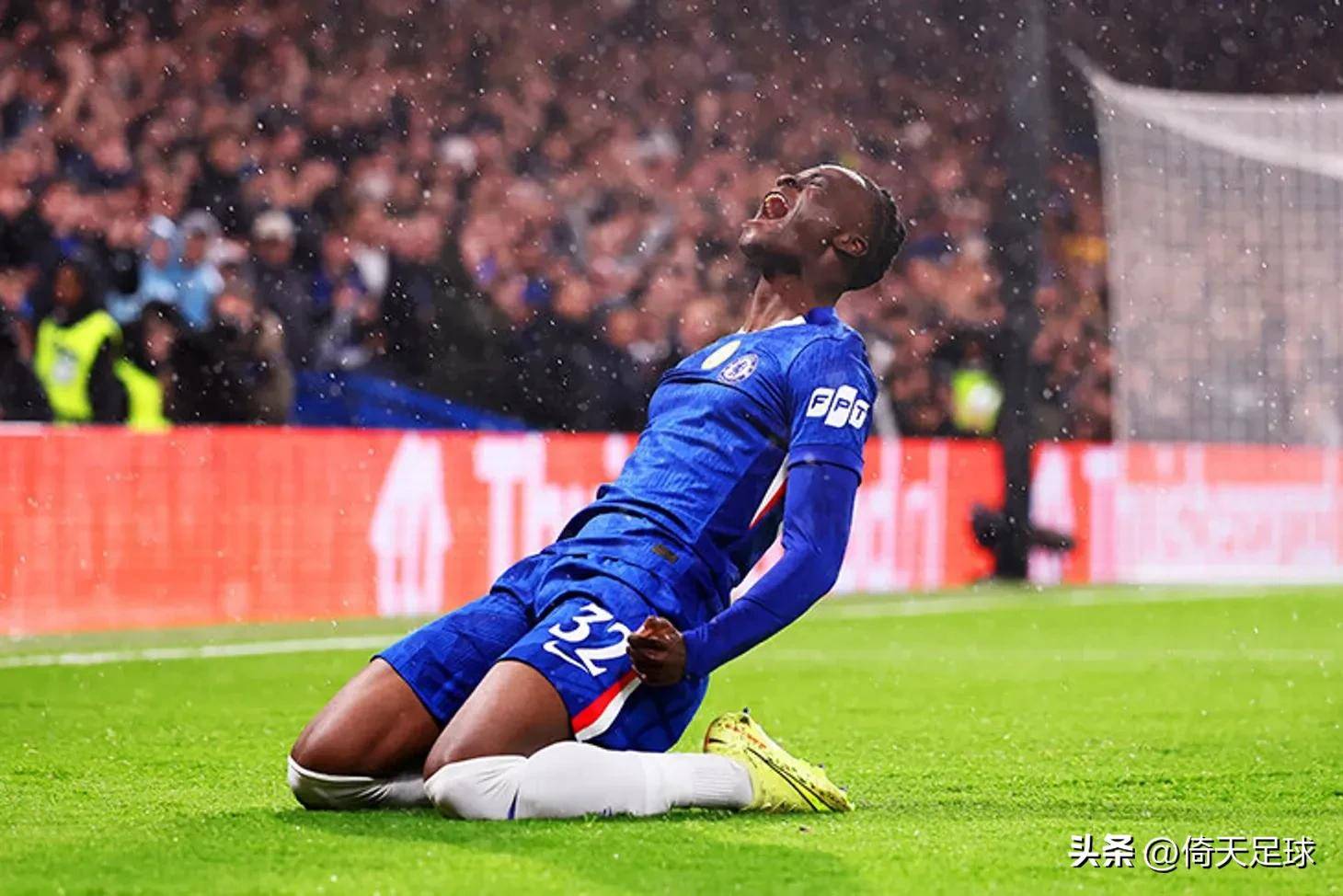 关于赛地聚焦：欧冠国际比赛日热度飙升，阿贾克斯单刀错失，话题不断，轮换策略成焦点的信息