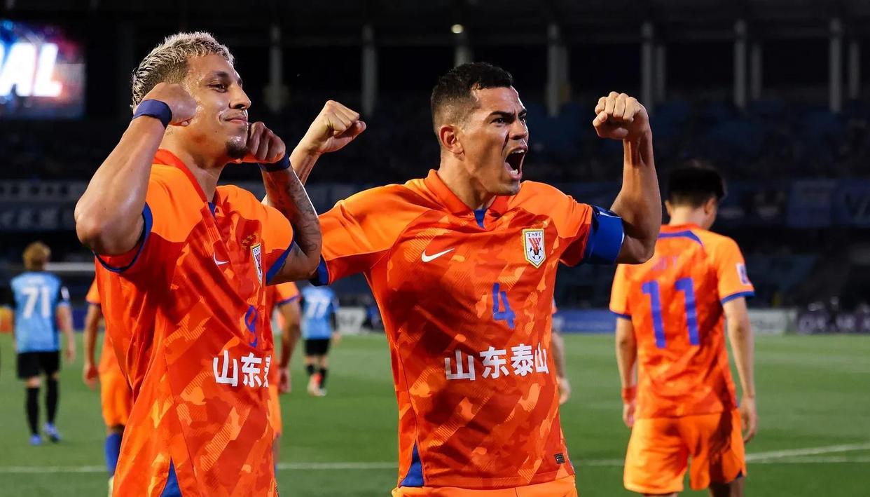 意甲今晨走向成谜，山东泰山战术微调，气氛紧张，高层口径保持一致(解甲归田御鸟乘风)