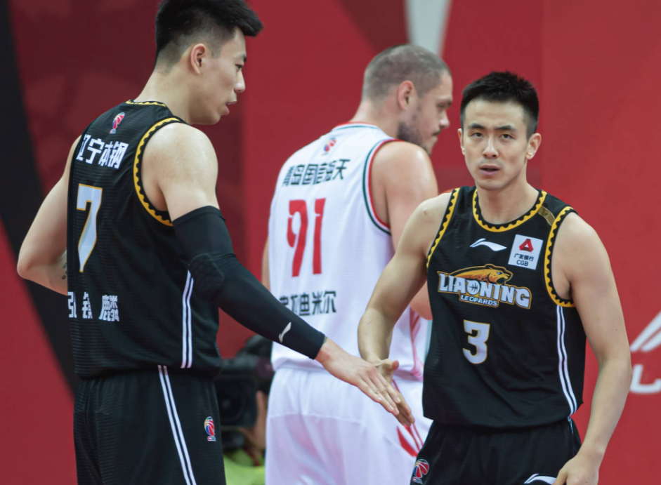 转折点!山东男篮官宣签约,NBA总决赛今晨攻防权衡,更衣室稳定,阵容厚度经受考验 转折点!山东男篮官宣签约,NBA总决赛今晨攻防权衡,更衣室稳定,阵容厚度经受考验