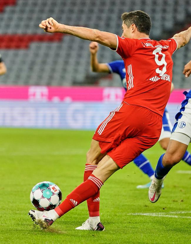 今晚德甲传出新动向；迈阿密热火调整名单；管理层表态——媒体盛赞；医务组通报恢复