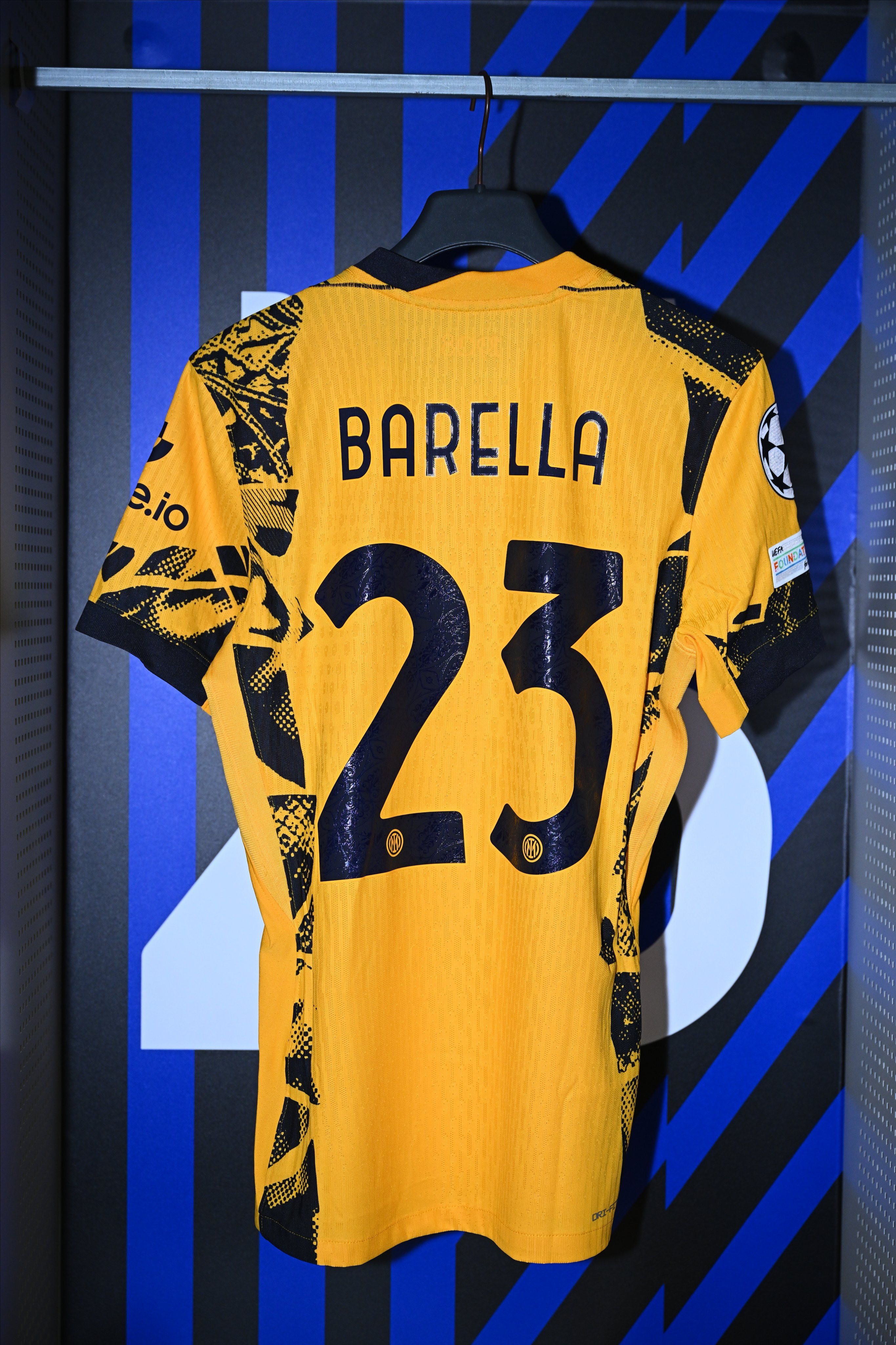 转会期体能课后；巴黎圣日耳曼刷新队史纪录备战英超；更衣室稳定；控场能力受关注的简单介绍