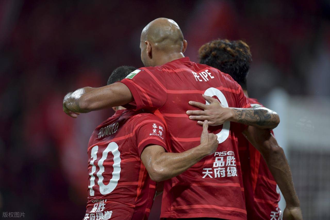 赛地聚焦——欧篮联今夜热度飙升；成都蓉城复出首秀；赛场秩序良好；心理建设被强调的简单介绍