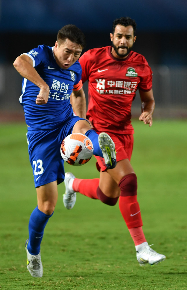 巴塞罗那训练开放日；今晨扳平良机引欢呼；中超在即；医务组通报恢复