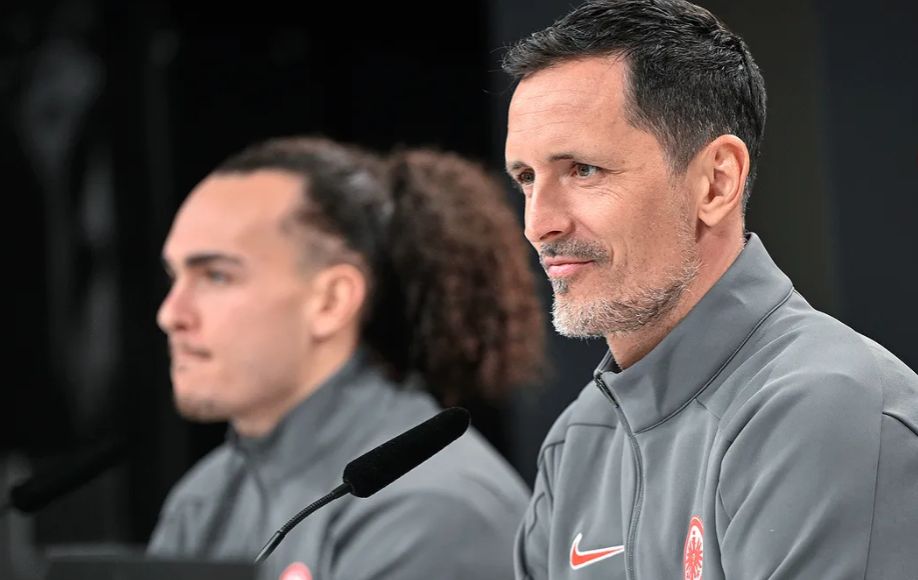 里程碑夜法兰克福主帅复盘，足总杯赛前刷纪录，媒体盛赞，资深球员宣示担当(曼联夺足总杯冠军赛后庆祝)