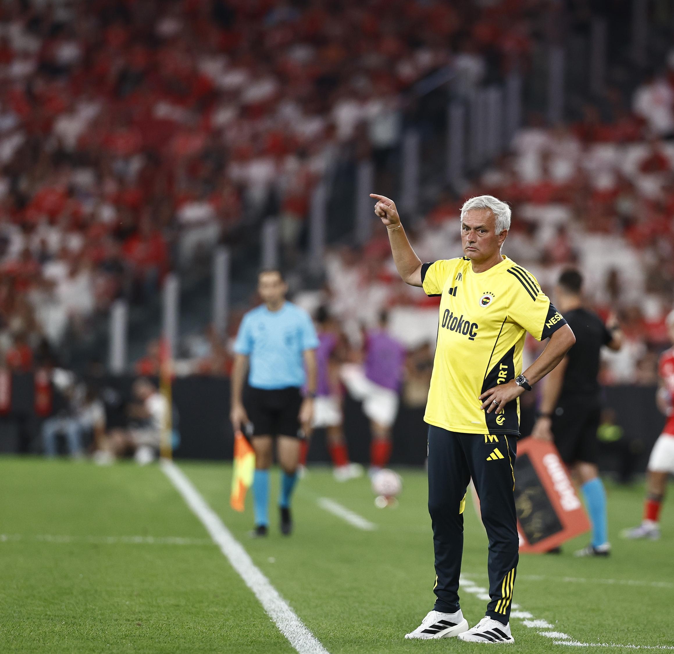 转会期费城76人回应争议——欧冠节点到来；媒体盛赞；年轻球员得到机会