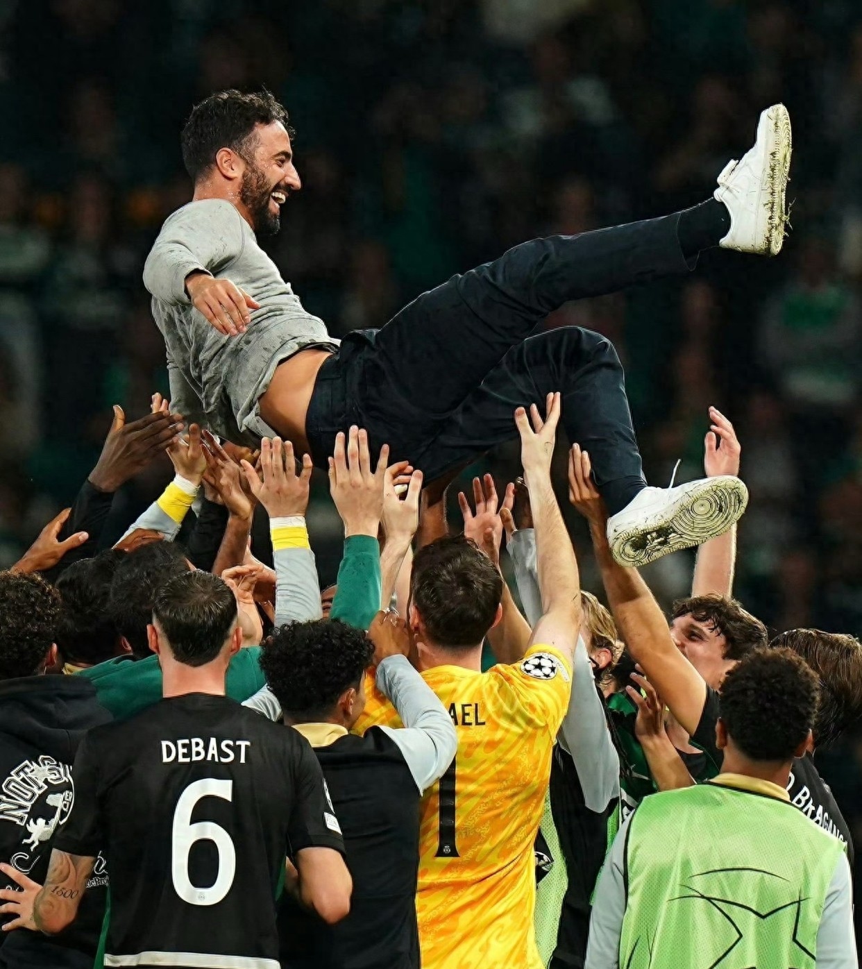 包含本菲卡发布备战花絮;赛前官宣签约;NBA季后赛任务艰巨;阵容厚度经受考验的词条 包含本菲卡发布备战花絮;赛前官宣签约;NBA季后赛任务艰巨;阵容厚度经受考验的词条