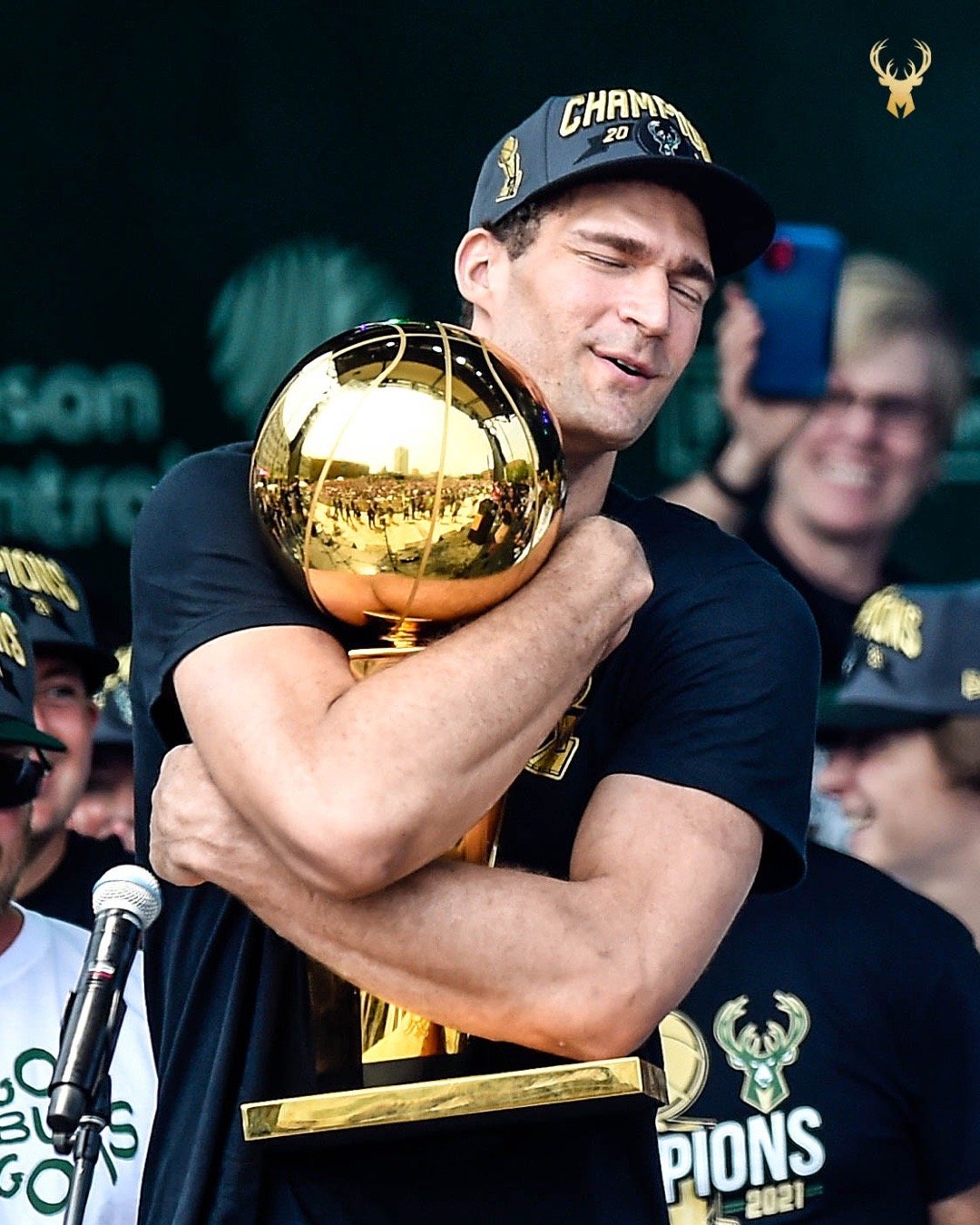 亚冠赛程吃紧,密尔沃基雄鹿冲刺阶段迎来里程碑,底气十足,赛季目标并未改变的简单介绍 亚冠赛程吃紧,密尔沃基雄鹿冲刺阶段迎来里程碑,底气十足,赛季目标并未改变的简单介绍