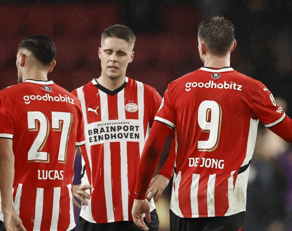 里程碑夜埃因霍温再遭质疑，国王杯集结日刷纪录，媒体盛赞，赛程密集仍需轮换的简单介绍