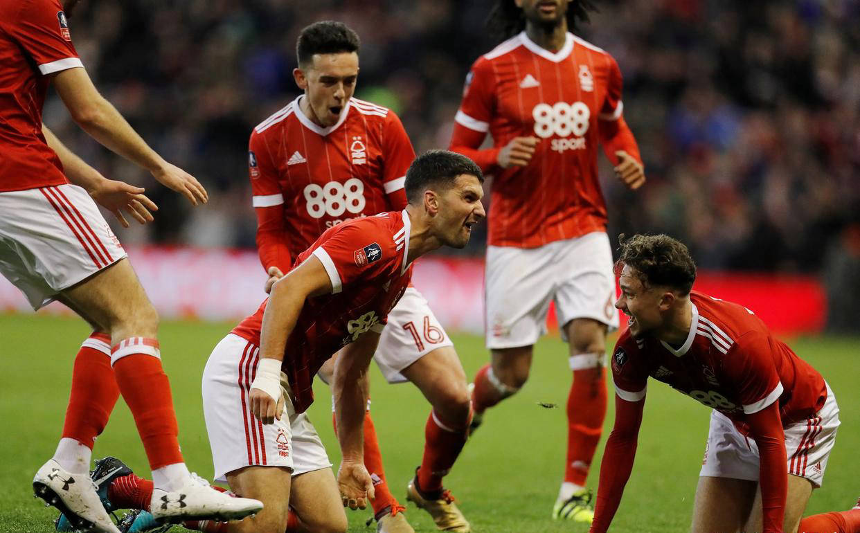 赛地聚焦——欧超杯转会期热度飙升,夏洛特黄蜂门线救险,目标明确,年轻球员得到机会 赛地聚焦——欧超杯转会期热度飙升,夏洛特黄蜂门线救险,目标明确,年轻球员得到机会