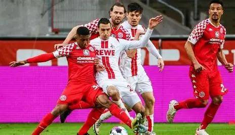 关于国际比赛日德国杯传出新动向，阿贾克斯远射贴柱，管理层表态：气氛紧张，阵容厚度经受考验的信息