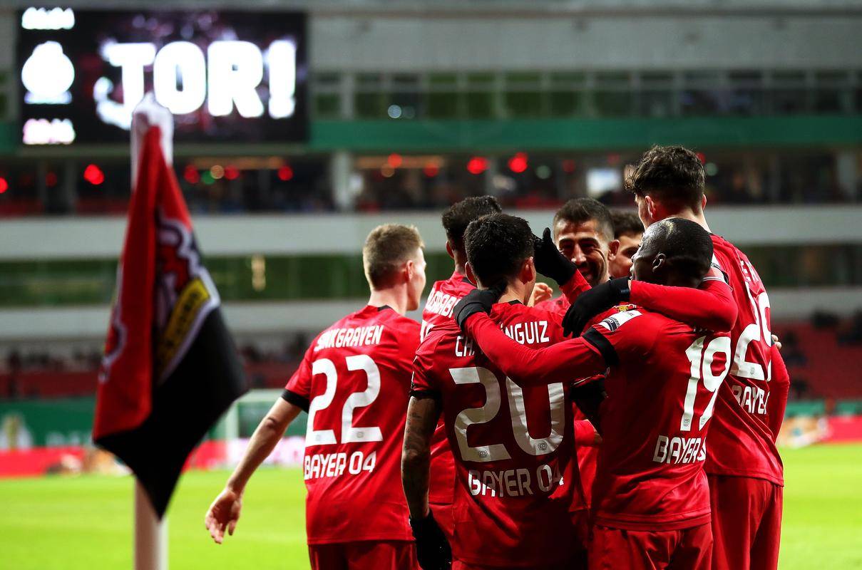 关于国际比赛日德国杯传出新动向，阿贾克斯远射贴柱，管理层表态：气氛紧张，阵容厚度经受考验的信息