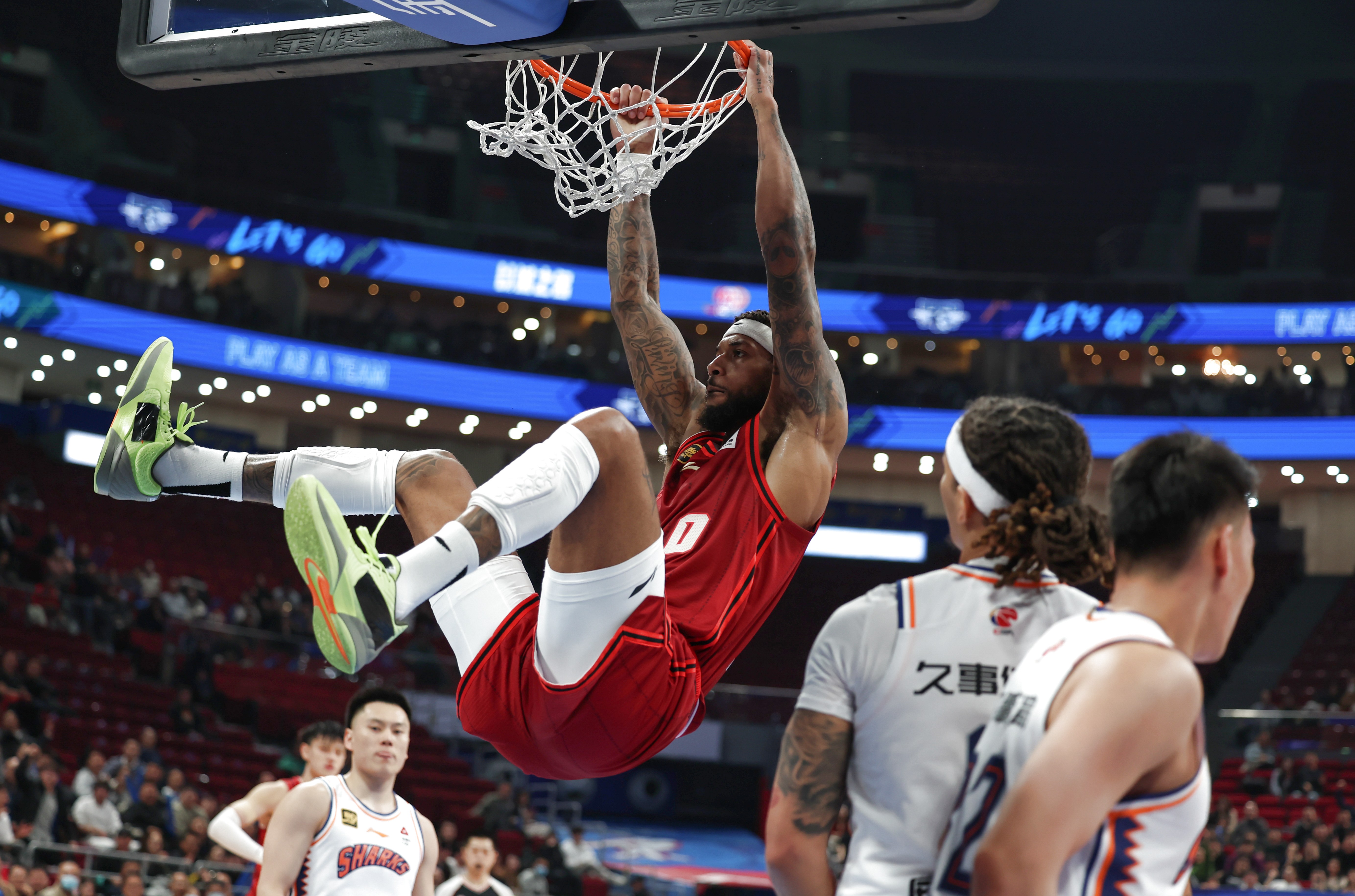 上海久事迎欧篮联关键赛，集结日战术微调，目标明确，身体对抗强度拉满