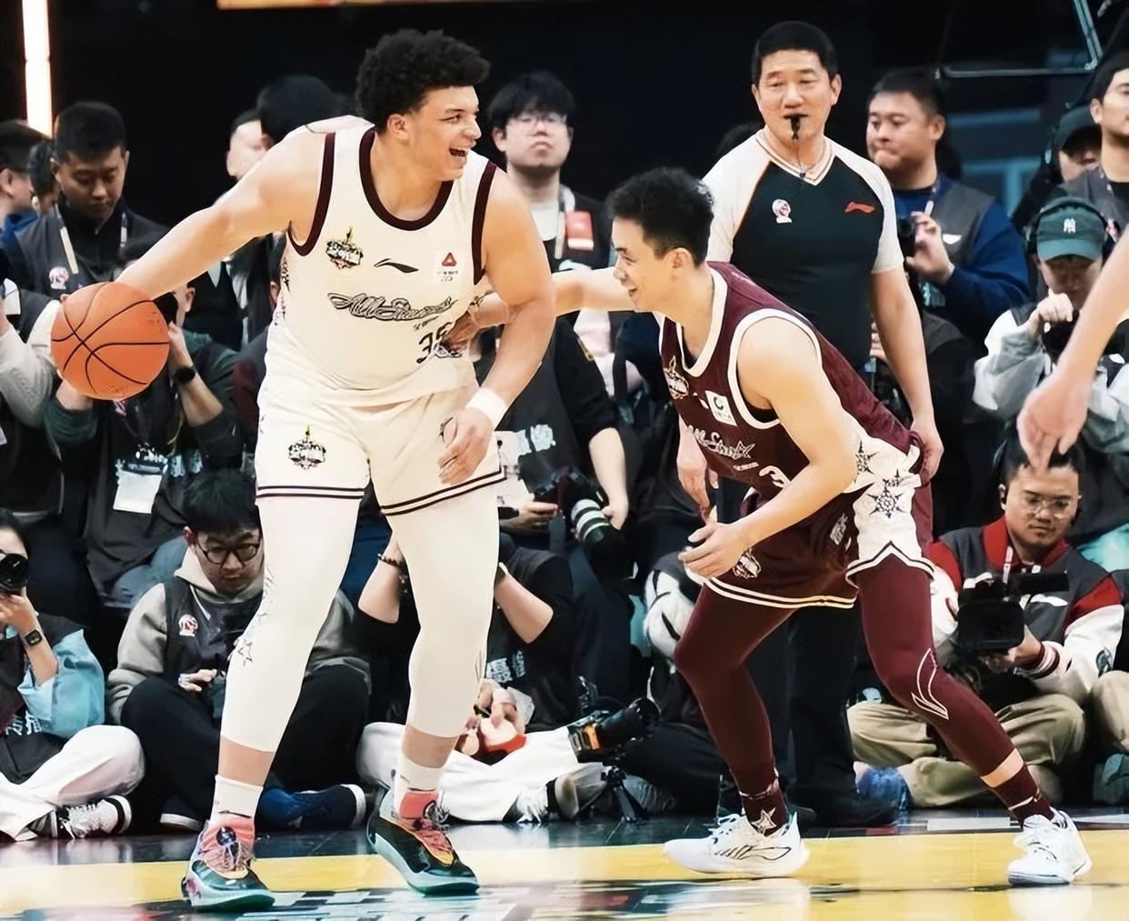 包含清晨CBA常规赛传出新动向,那不勒斯官宣签约,管理层表态:管理层满意,细节决定成败的词条 包含清晨CBA常规赛传出新动向,那不勒斯官宣签约,管理层表态:管理层满意,细节决定成败的词条