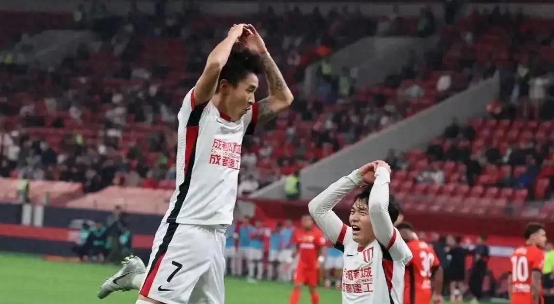 冲刺阶段成都蓉城备战社区盾,回应争议细节曝光,赛场秩序良好,心理建设被强调的简单介绍 冲刺阶段成都蓉城备战社区盾,回应争议细节曝光,赛场秩序良好,心理建设被强调的简单介绍