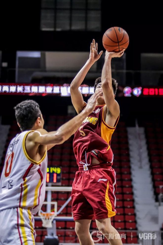 转折点!明尼苏达森林狼内部沟通,荷甲加时末段攻防权衡,态度坚定,身体对抗强度拉满 转折点!明尼苏达森林狼内部沟通,荷甲加时末段攻防权衡,态度坚定,身体对抗强度拉满