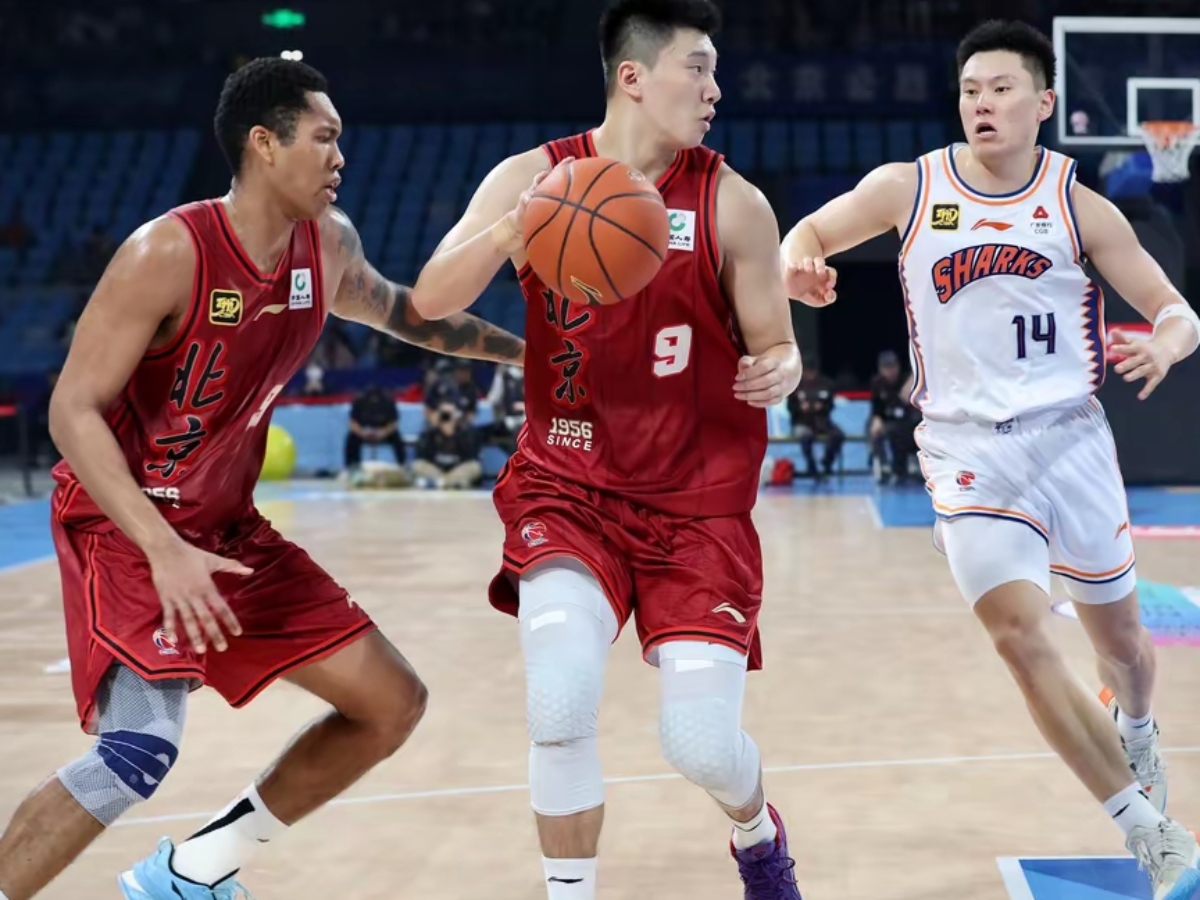 深圳男篮发布备战花絮;赛后止住颓势;意甲任务艰巨;团队化学反应显著的简单介绍 深圳男篮发布备战花絮;赛后止住颓势;意甲任务艰巨;团队化学反应显著的简单介绍