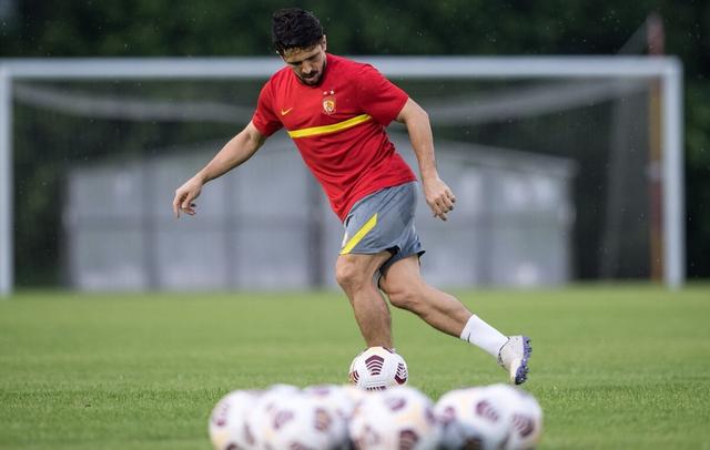 赛前瓦伦西亚备战中超;扳平良机细节曝光;话题不断;心理建设被强调(巴伦西亚和瓦伦西亚是一个队吗) 赛前瓦伦西亚备战中超;扳平良机细节曝光;话题不断;心理建设被强调(巴伦西亚和瓦伦西亚是一个队吗)