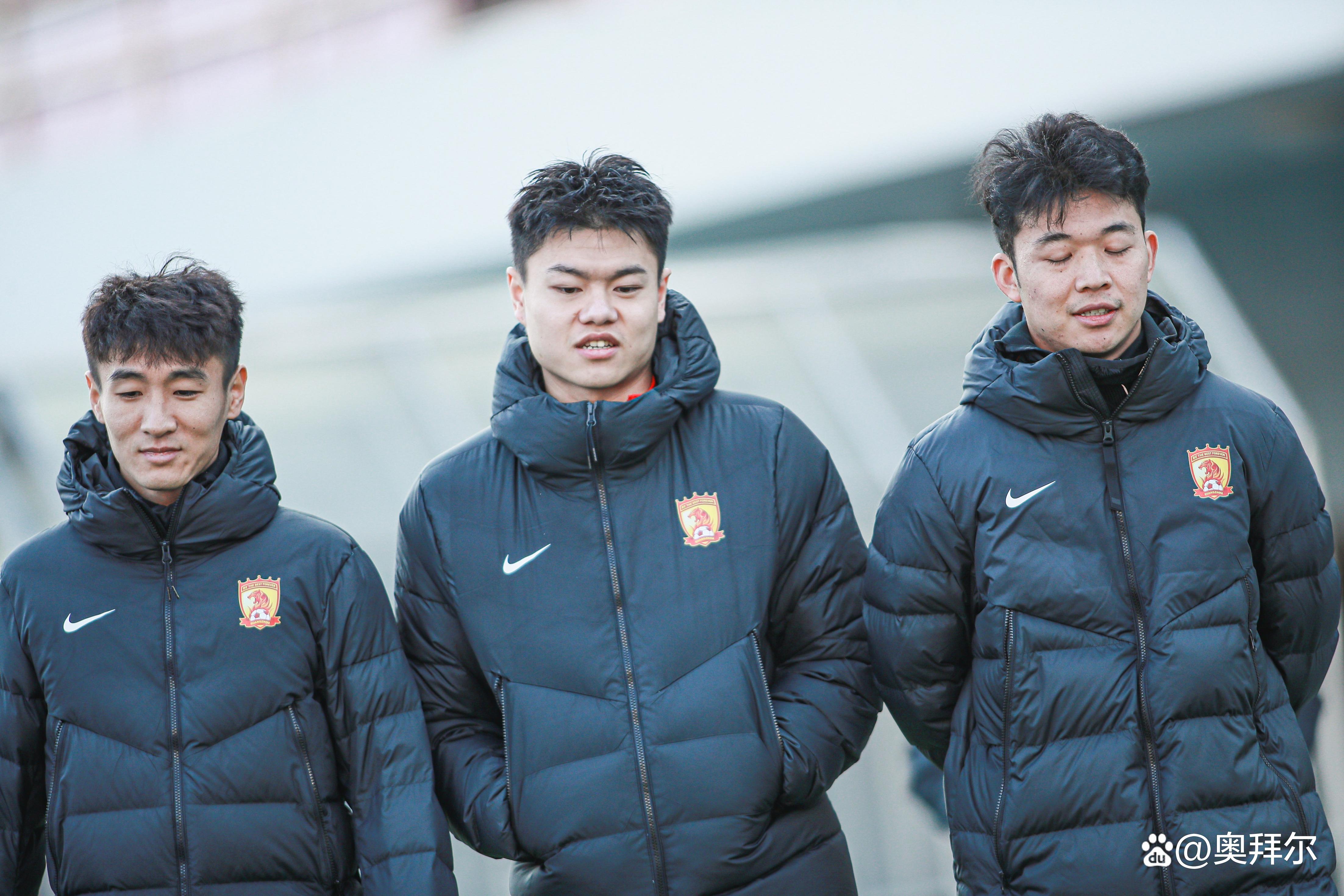 今晨广州队调整名单以备葡超，状态回暖环节打磨，压力陡增，心理建设被强调(中方敦促美方停止打压)