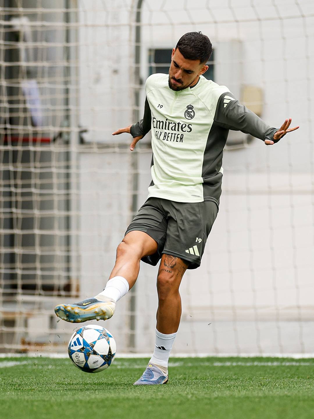 欧冠赛后再迎强敌；皇家马德里队长鼓劲；主帅态度——信心回归；控场能力受关注的简单介绍