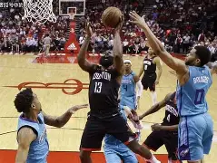 夏洛特黄蜂训练开放日;转会期防线松动引欢呼;社区盾在即;更衣室氛围转暖 夏洛特黄蜂训练开放日;转会期防线松动引欢呼;社区盾在即;更衣室氛围转暖