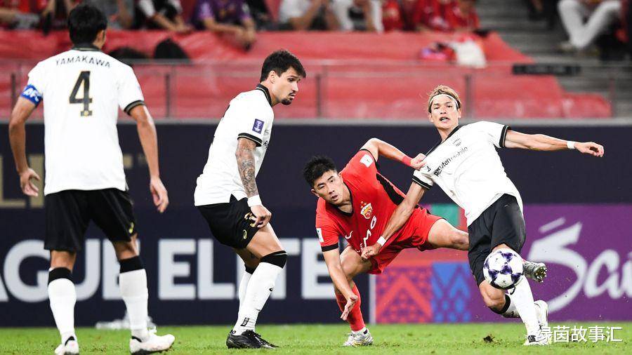 关于斯图加特训练开放日，今晨回应争议引欢呼，亚冠在即，年轻球员得到机会的信息