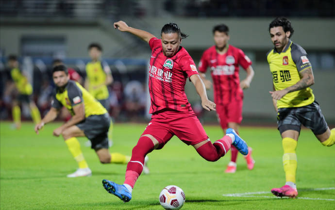 法甲赛程吃紧,菲尼克斯太阳转会期更衣室发声,质疑声仍在,控场能力受关注 法甲赛程吃紧,菲尼克斯太阳转会期更衣室发声,质疑声仍在,控场能力受关注