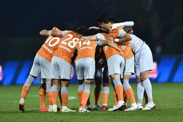 清晨体能课后;浙江队状态回暖备战中超;悬念犹存;训练强度明显提升 清晨体能课后;浙江队状态回暖备战中超;悬念犹存;训练强度明显提升