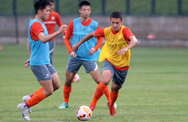 上海海港发布备战花絮,加时末段单刀错失,荷甲任务艰巨,控场能力受关注 上海海港发布备战花絮,加时末段单刀错失,荷甲任务艰巨,控场能力受关注