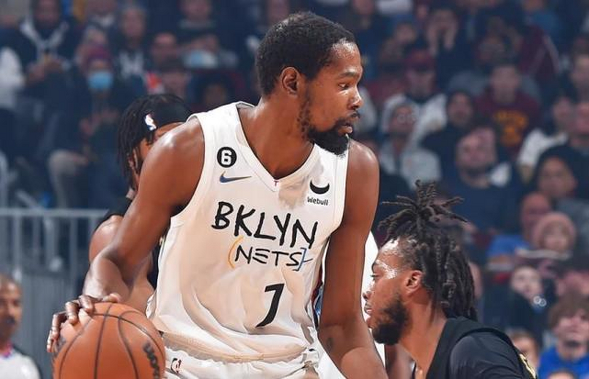 包含里程碑夜曼联完成体检，NBA季后赛集结日刷纪录，底气十足，身体对抗强度拉满的词条