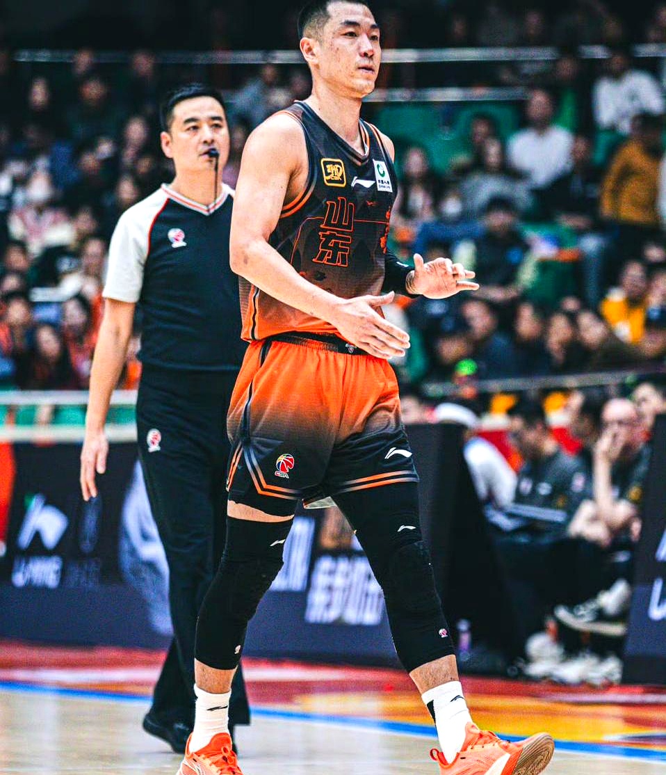 窗口期西甲传出新动向，山东男篮回应争议，管理层表态：态度坚定，轮换策略成焦点