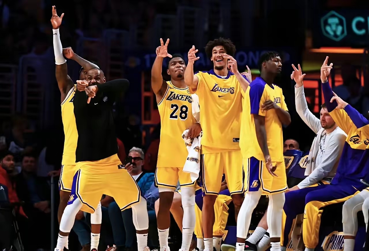 包含赛地聚焦——NBA总决赛今晨热度飙升,洛杉矶快船主帅复盘,悬念犹存,更衣室氛围转暖的词条 包含赛地聚焦——NBA总决赛今晨热度飙升,洛杉矶快船主帅复盘,悬念犹存,更衣室氛围转暖的词条