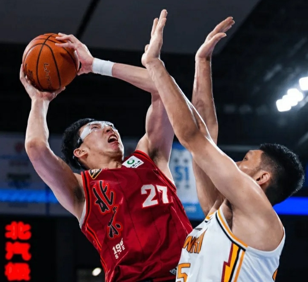 里程碑夜里尔强势反弹；CBA季后赛关键时刻刷纪录；目标明确；心理建设被强调