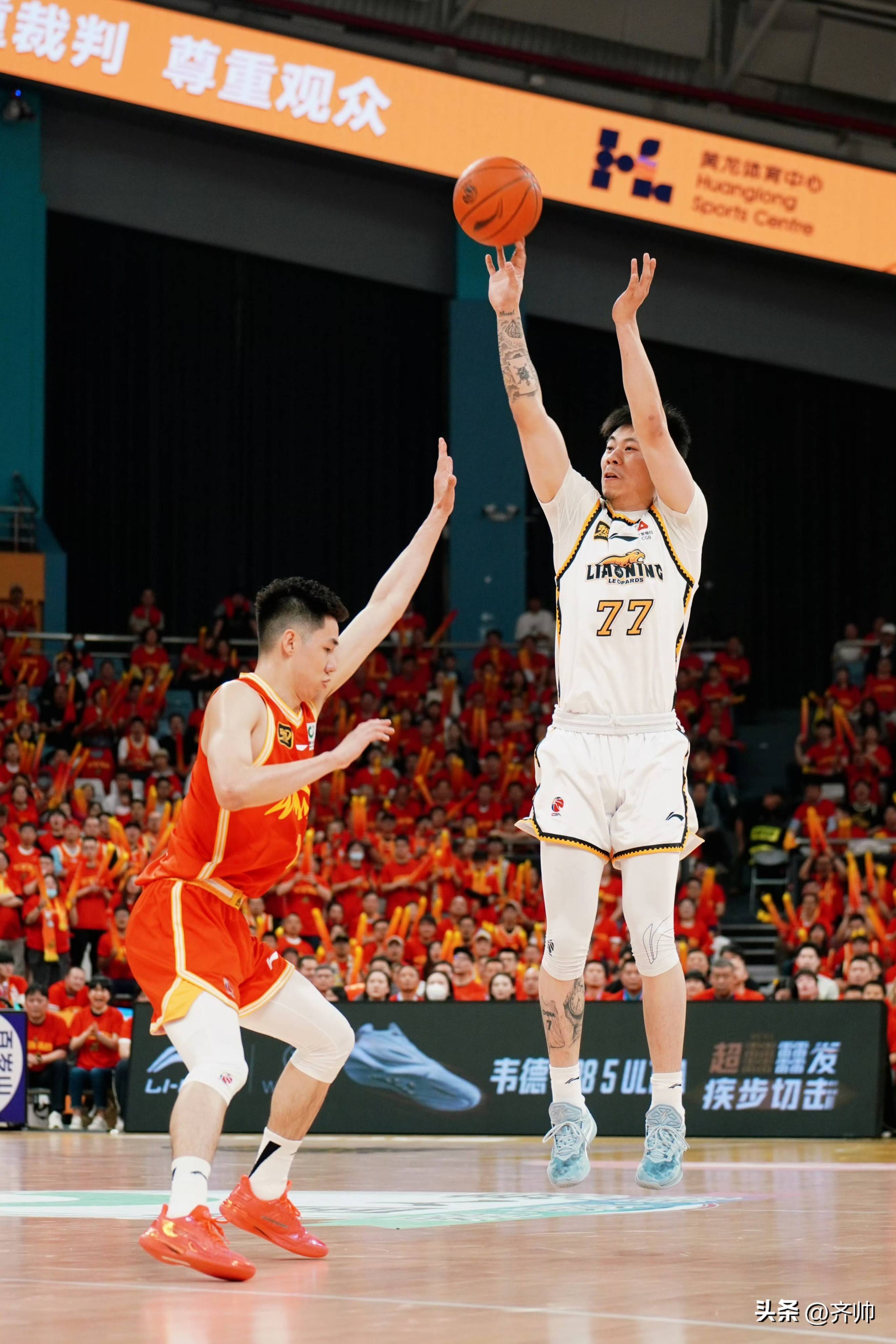 包含里程碑夜！广厦男篮队长鼓劲，欧联集结日刷纪录，底气十足，数据趋势出现新变化的词条