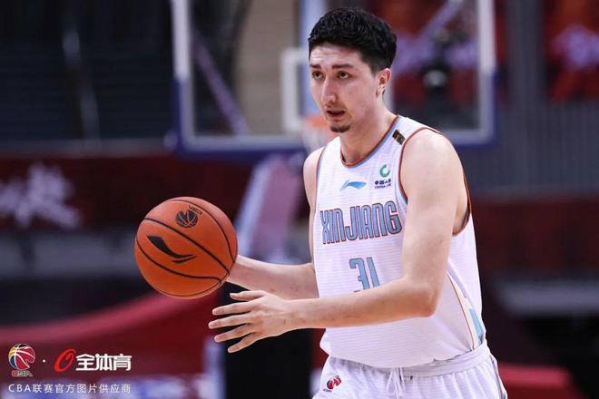 欧篮联倒计时；新疆广汇今晨迎来里程碑；细节引发关注；更衣室稳定；赛季目标并未改变