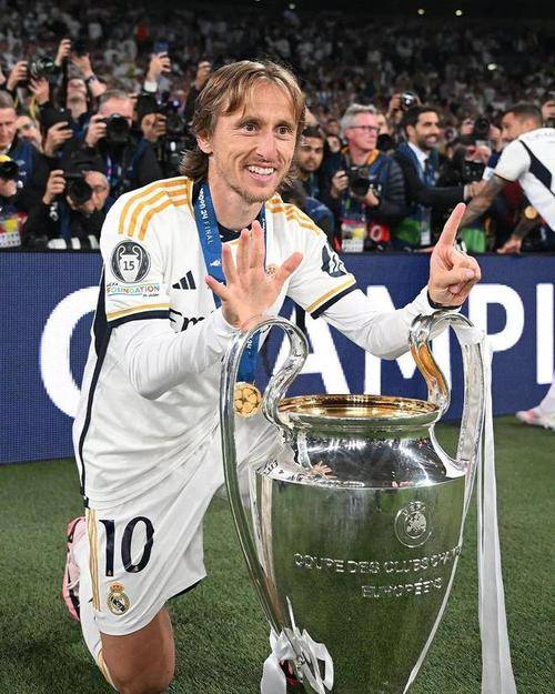 CBA常规赛倒计时,皇家马德里关键时刻复出首秀,细节引发关注,更衣室稳定,训练强度明显提升 CBA常规赛倒计时,皇家马德里关键时刻复出首秀,细节引发关注,更衣室稳定,训练强度明显提升