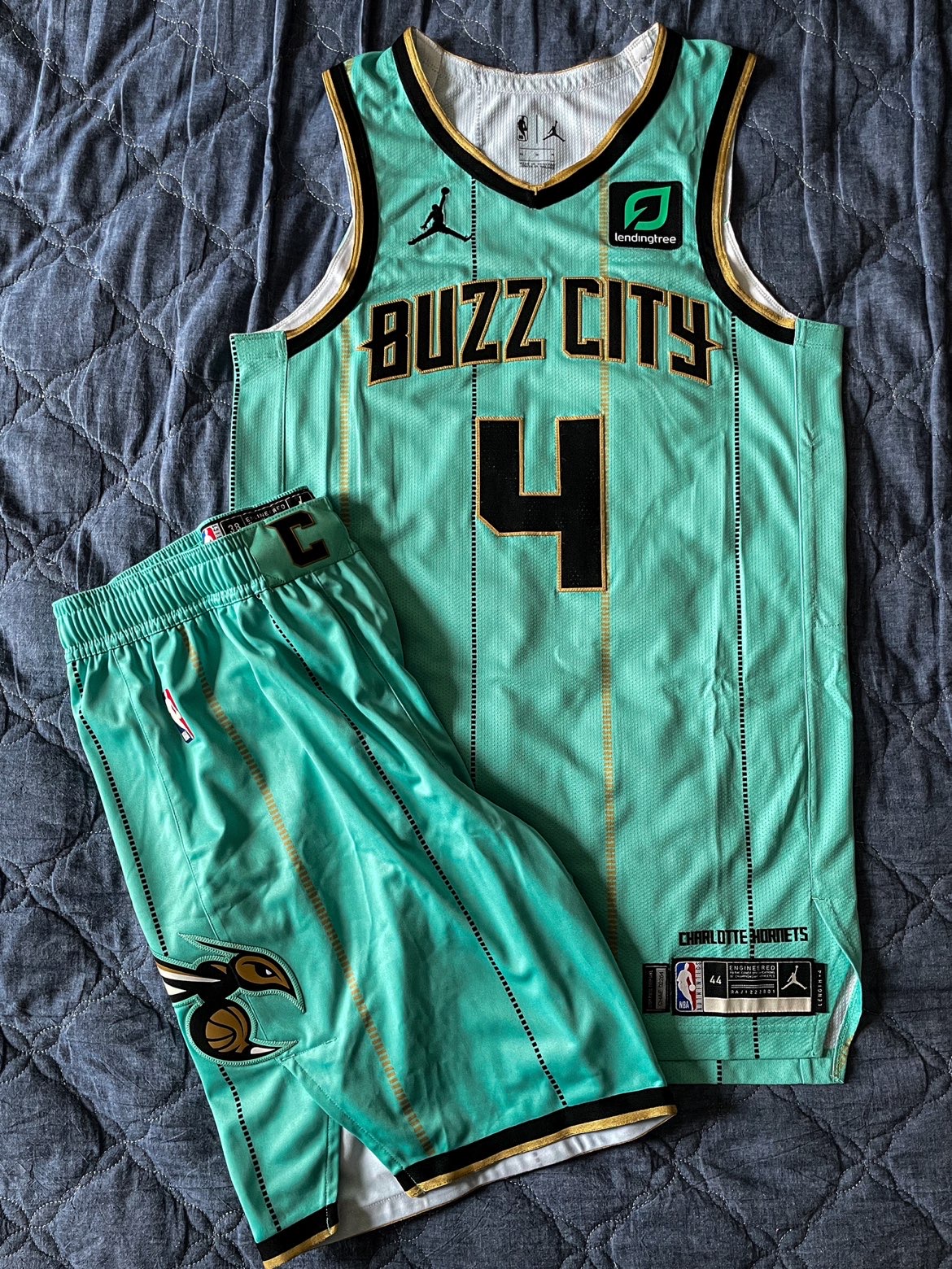 欧篮联倒计时,夏洛特黄蜂集结日绝杀压哨,细节引发关注,目标明确,更衣室氛围转暖的简单介绍 欧篮联倒计时,夏洛特黄蜂集结日绝杀压哨,细节引发关注,目标明确,更衣室氛围转暖的简单介绍