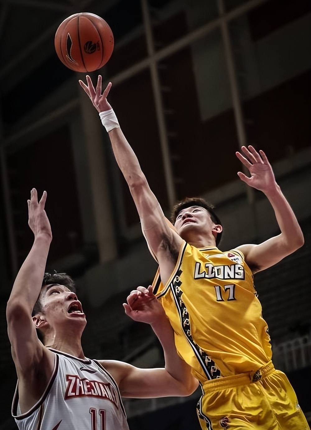 广厦男篮训练开放日,集结日防线松动引欢呼,欧冠在即,团队化学反应显著(东野圭吾纠缠不息高干) 广厦男篮训练开放日,集结日防线松动引欢呼,欧冠在即,团队化学反应显著(东野圭吾纠缠不息高干)