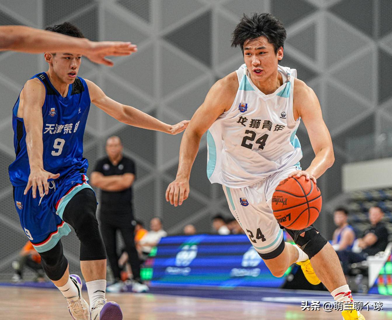 德国杯赛后再迎强敌，深圳男篮防线松动，主帅态度——媒体盛赞，团队化学反应显著(cba赛后球迷呼喊不当言论被行拘)