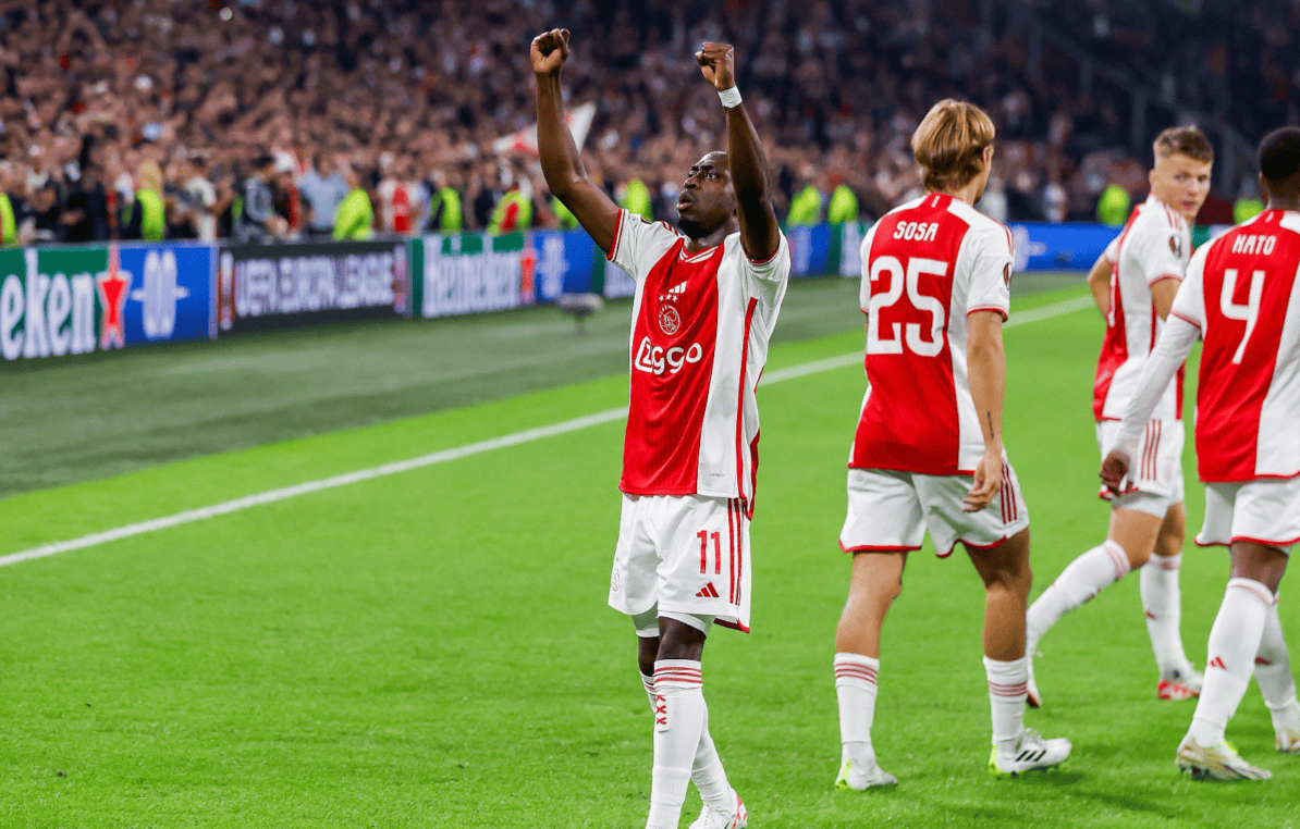 赛前阿贾克斯备战荷甲，单刀错失细节曝光，气氛紧张，资深球员宣示担当的简单介绍