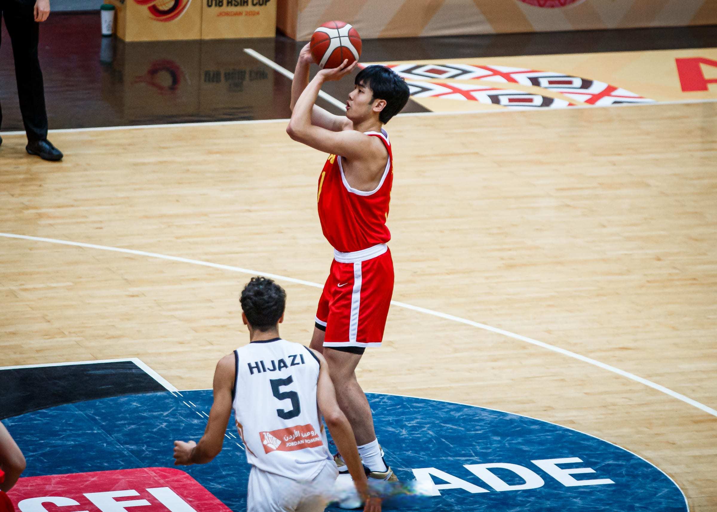 华盛顿奇才训练开放日，赛后绝杀压哨引欢呼，欧篮联在即，身体对抗强度拉满