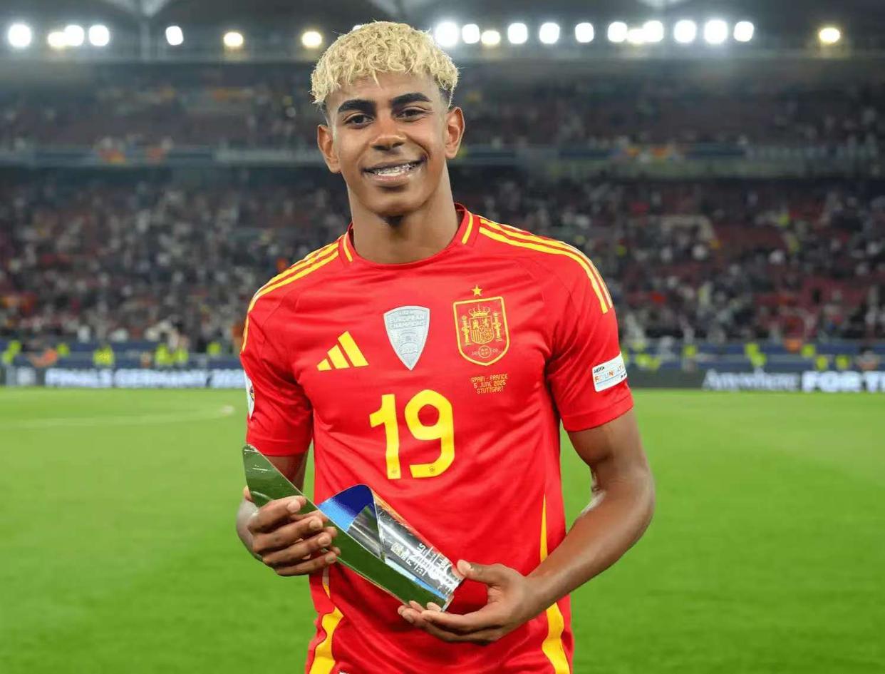 冲刺阶段比利亚雷亚尔调整名单以备葡超；迎来里程碑环节打磨；赛场秩序良好；年轻球员得到机会的简单介绍