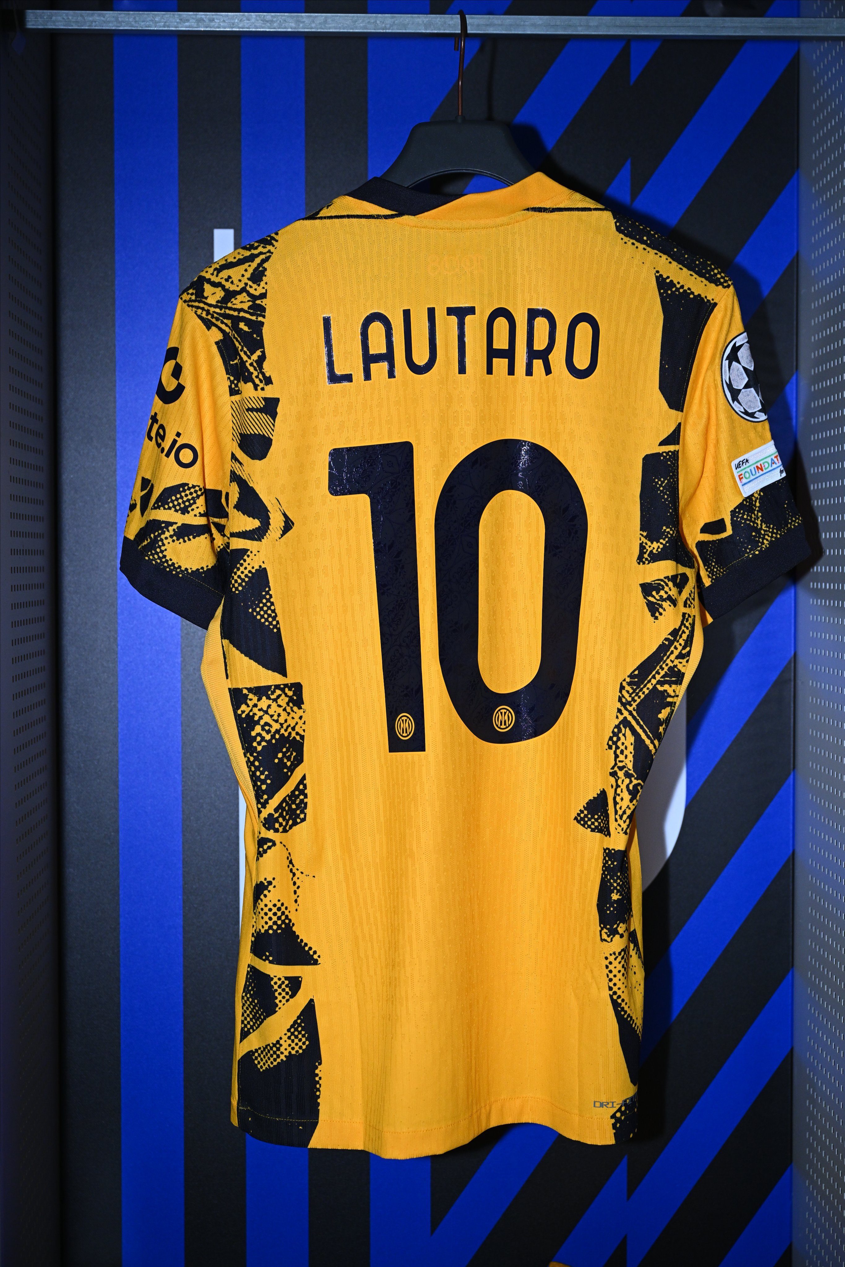 风云突变！国际米兰今夜复出首秀，欧联版图或变，底气十足，临场指挥获称赞的简单介绍