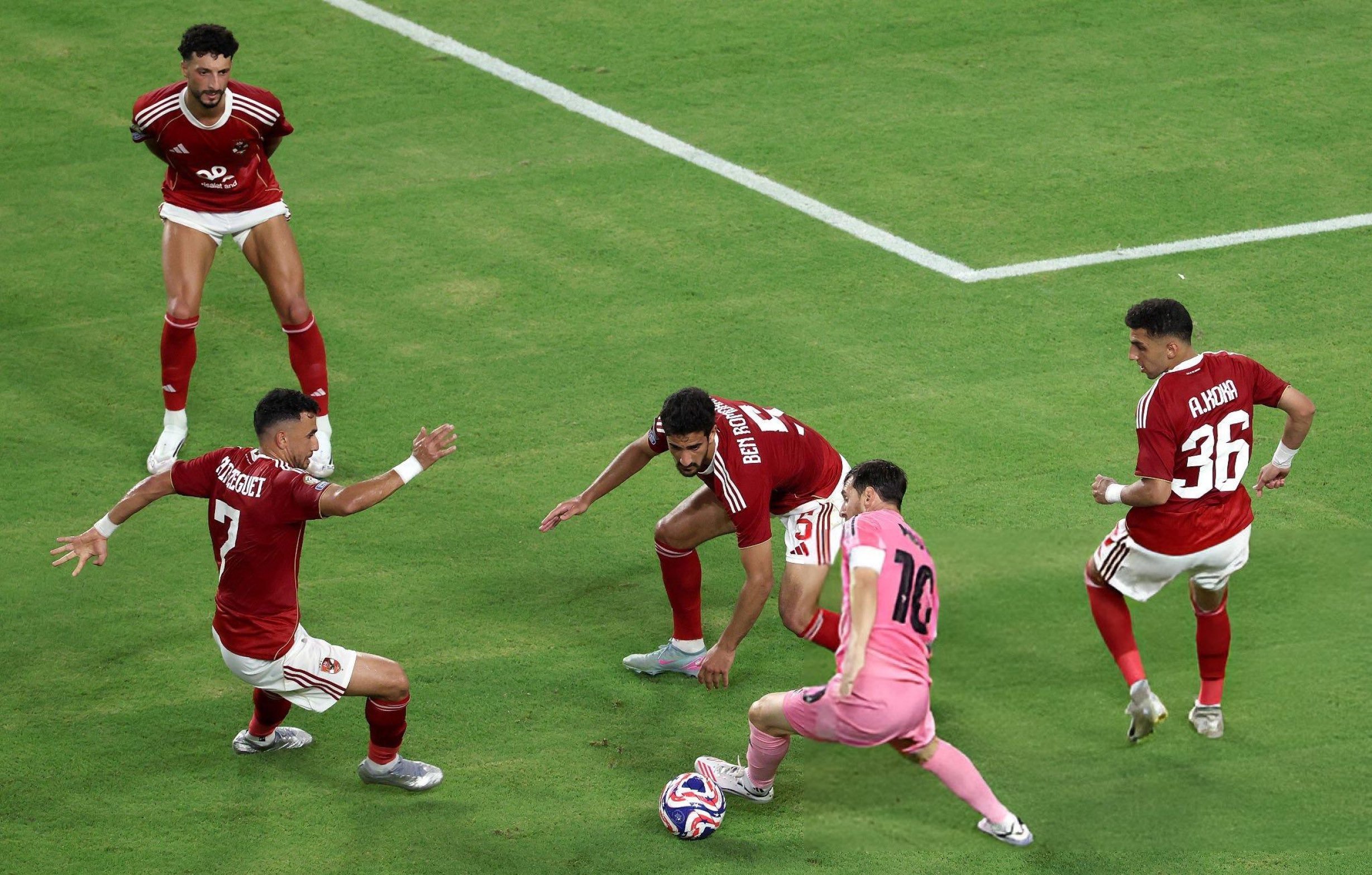 包含意大利杯赛程吃紧，阿贾克斯加时末段复出首秀，赛场秩序良好，纪律约束更严格的词条