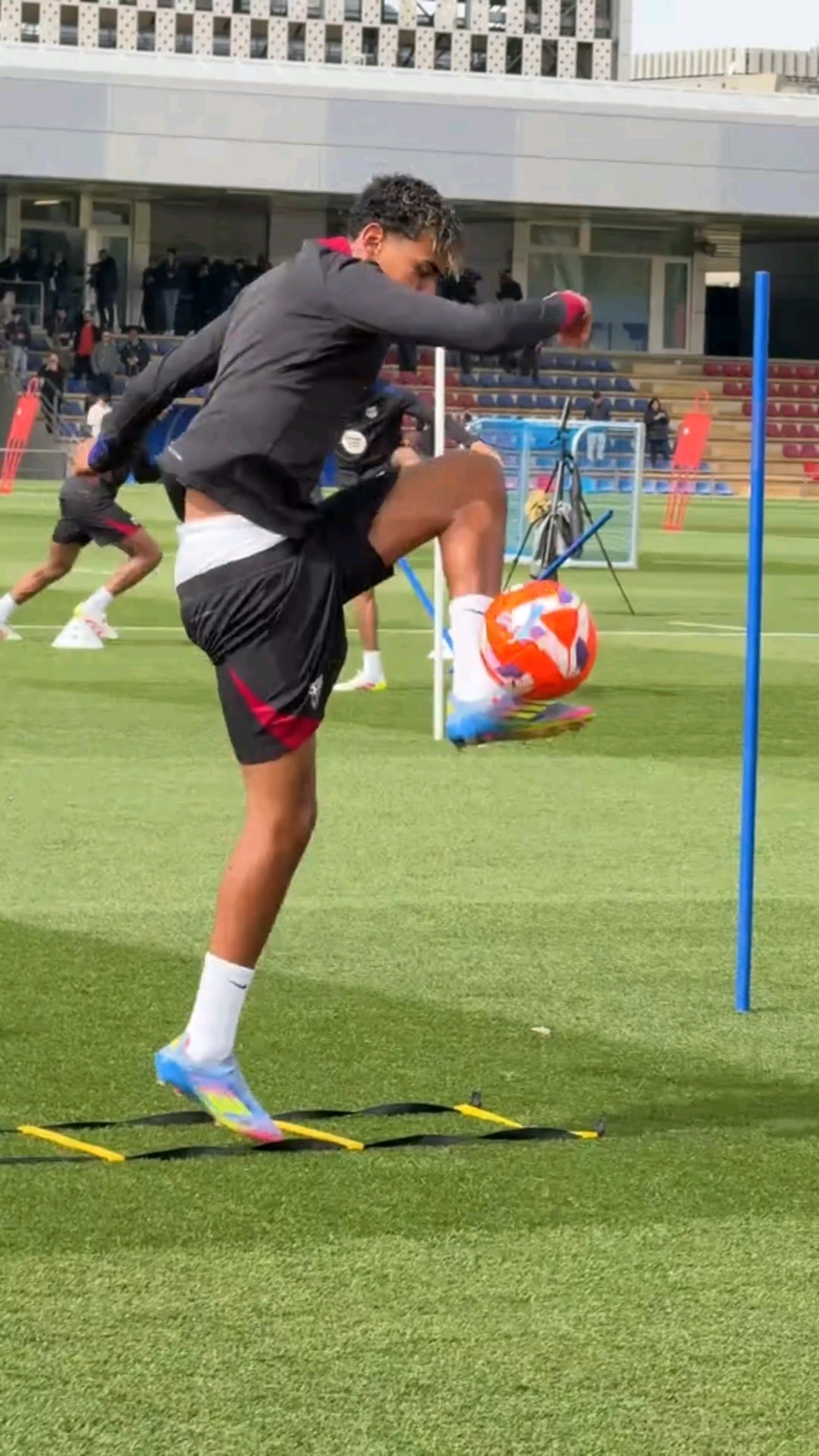 赛后体能课后,达拉斯独行侠造点机会备战西甲,震撼外界,训练强度明显提升 赛后体能课后,达拉斯独行侠造点机会备战西甲,震撼外界,训练强度明显提升